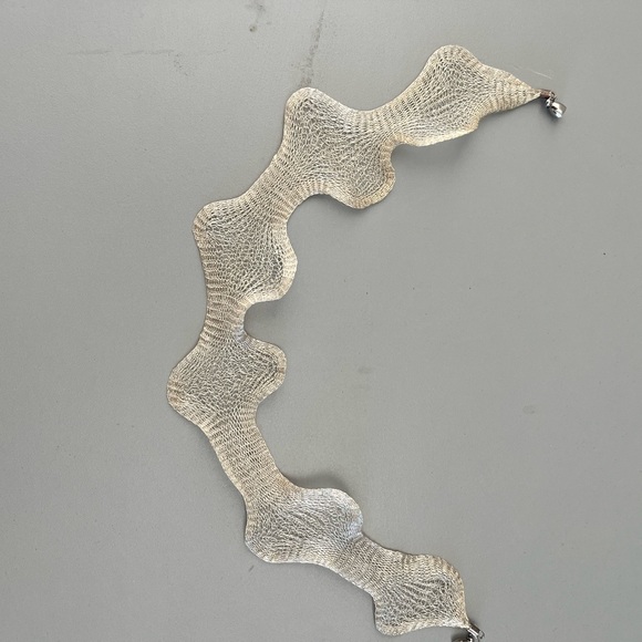 18” Titanium Ribbon Necklace - Picture 3 of 5